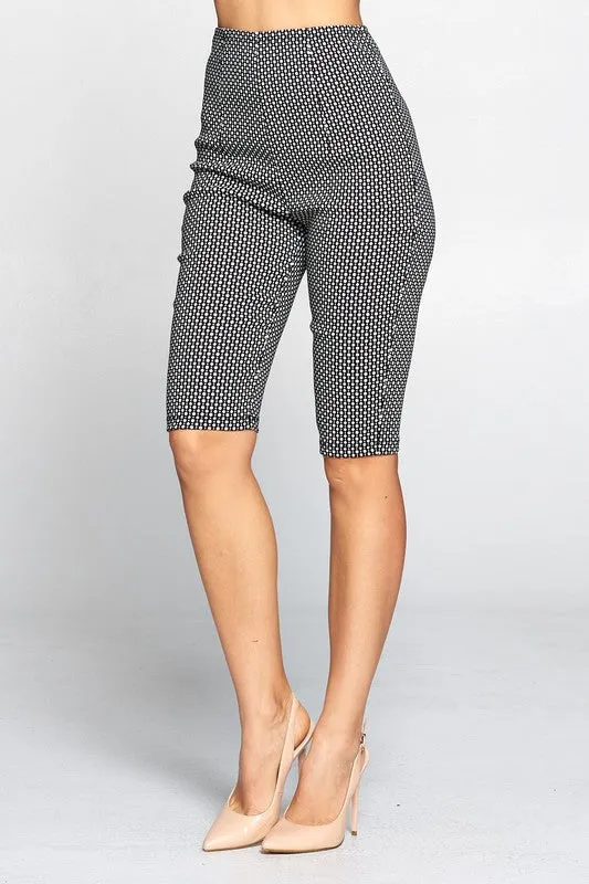 Black & White Pattern Stretch Knit Knee-Length Shorts - Size S