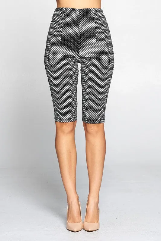 Black & White Pattern Stretch Knit Knee-Length Shorts - Size S