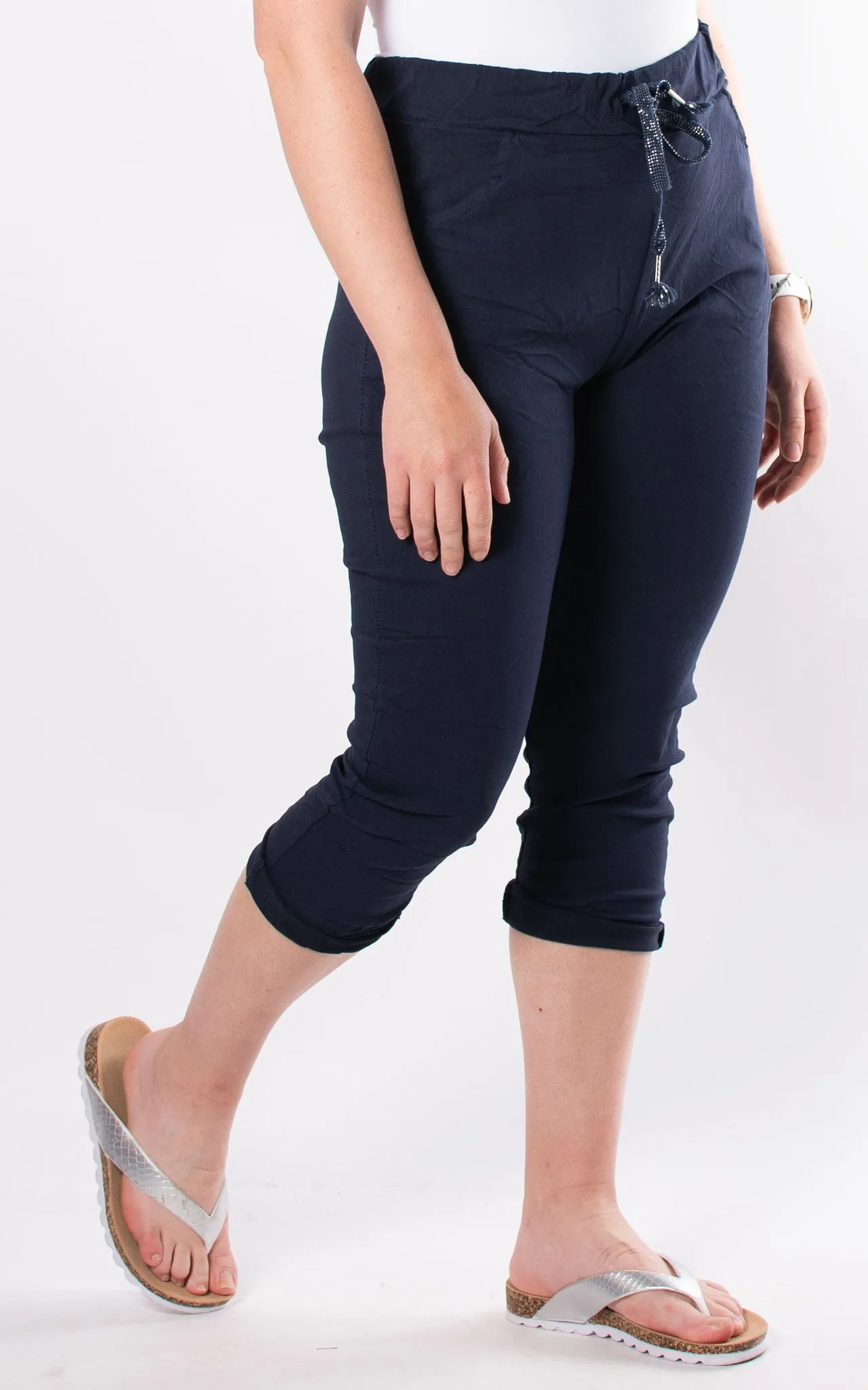 Crinkle Magic Capri | Navy