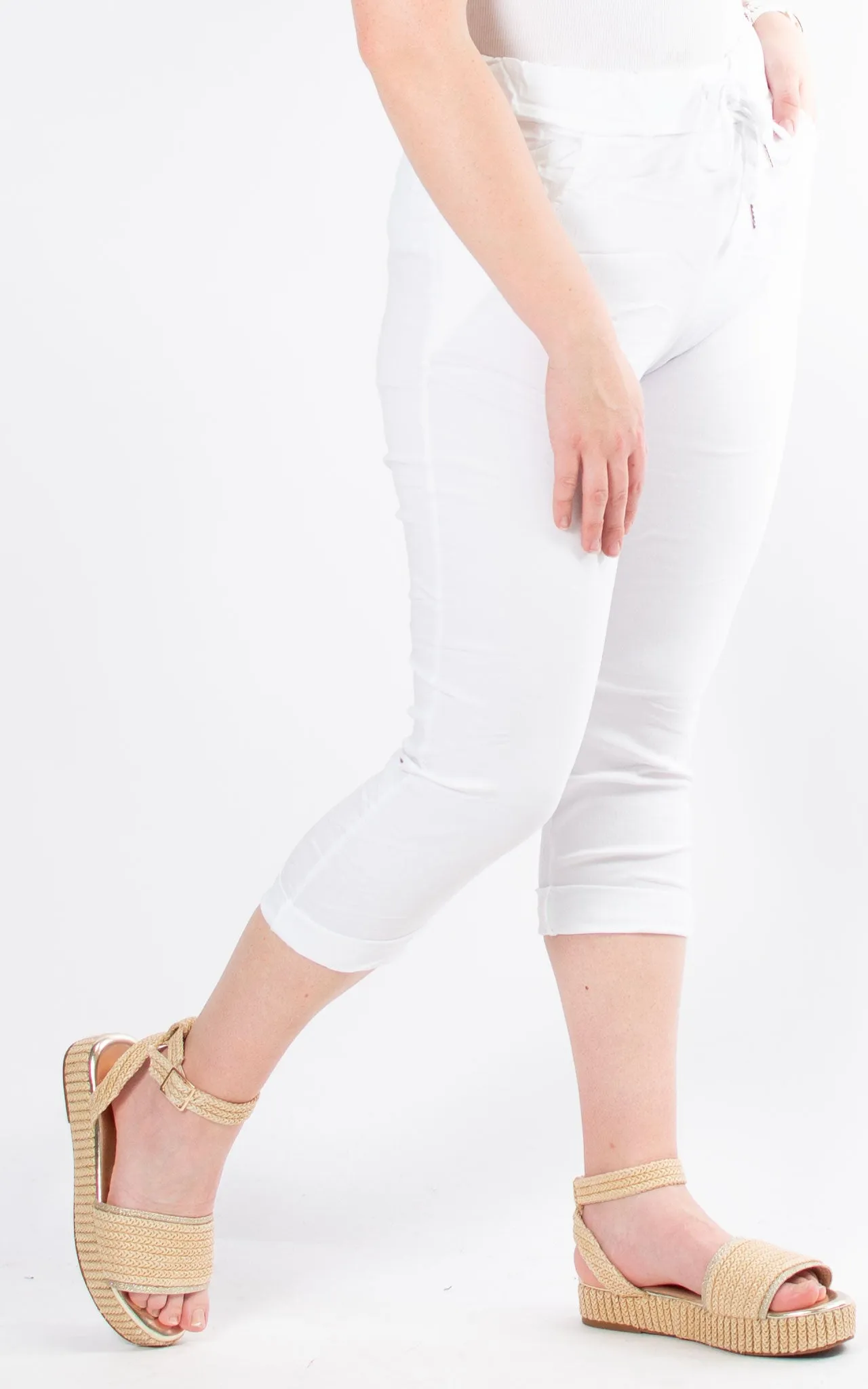 Crinkle Magic Capri | White