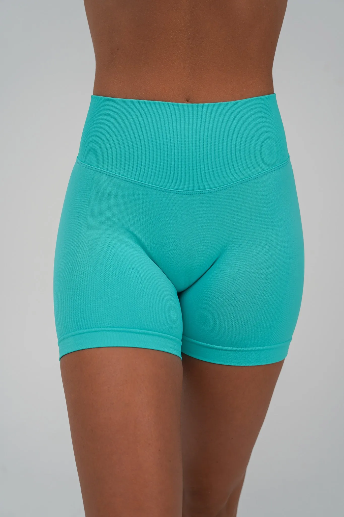 RECOIL HIGH WAIST SCRUNCH SHORTS - AQUA