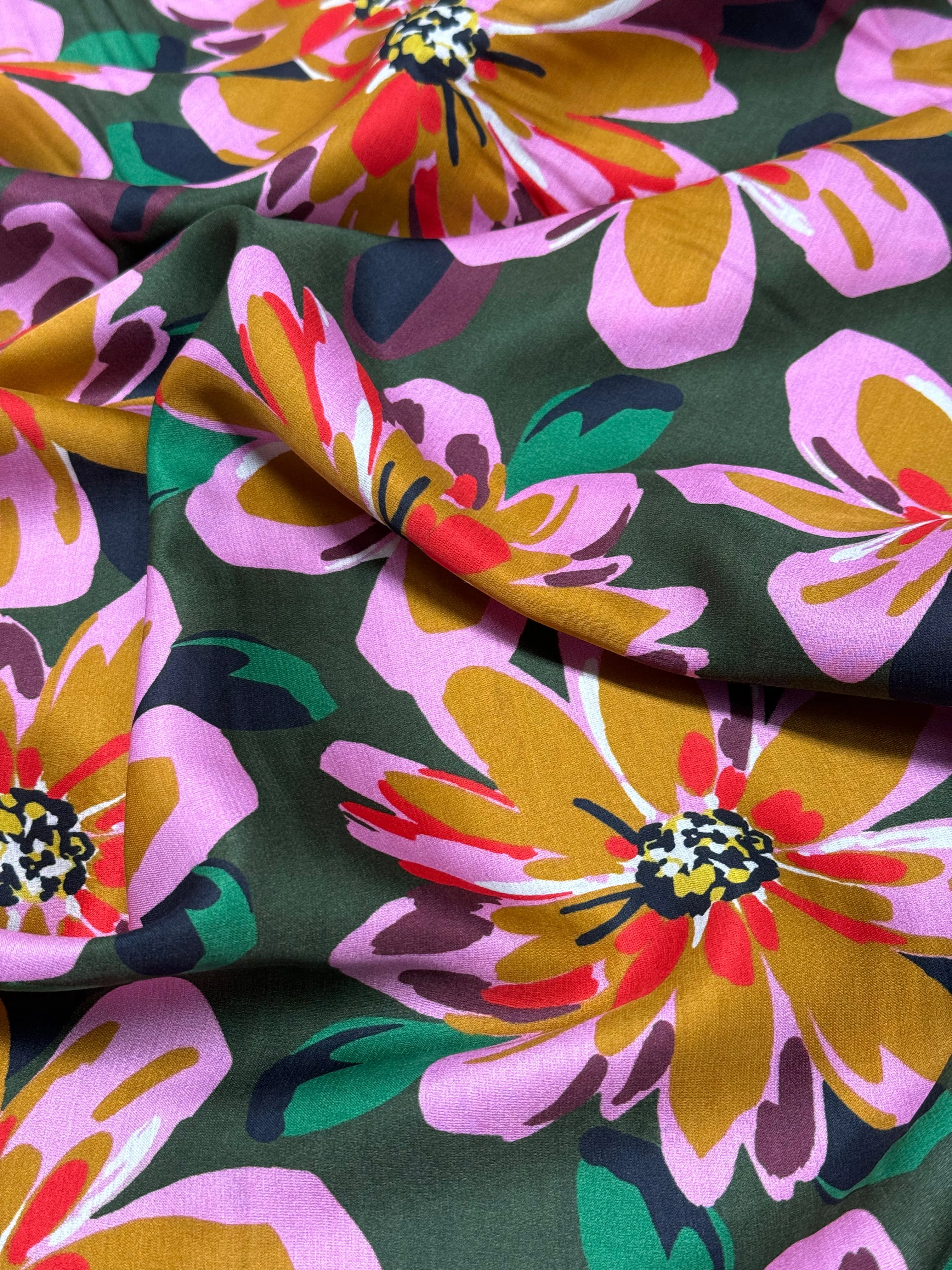 S-8025W SUMMER DAISY PRINT SILK VISCOSE CHARMEUSE. ITALY