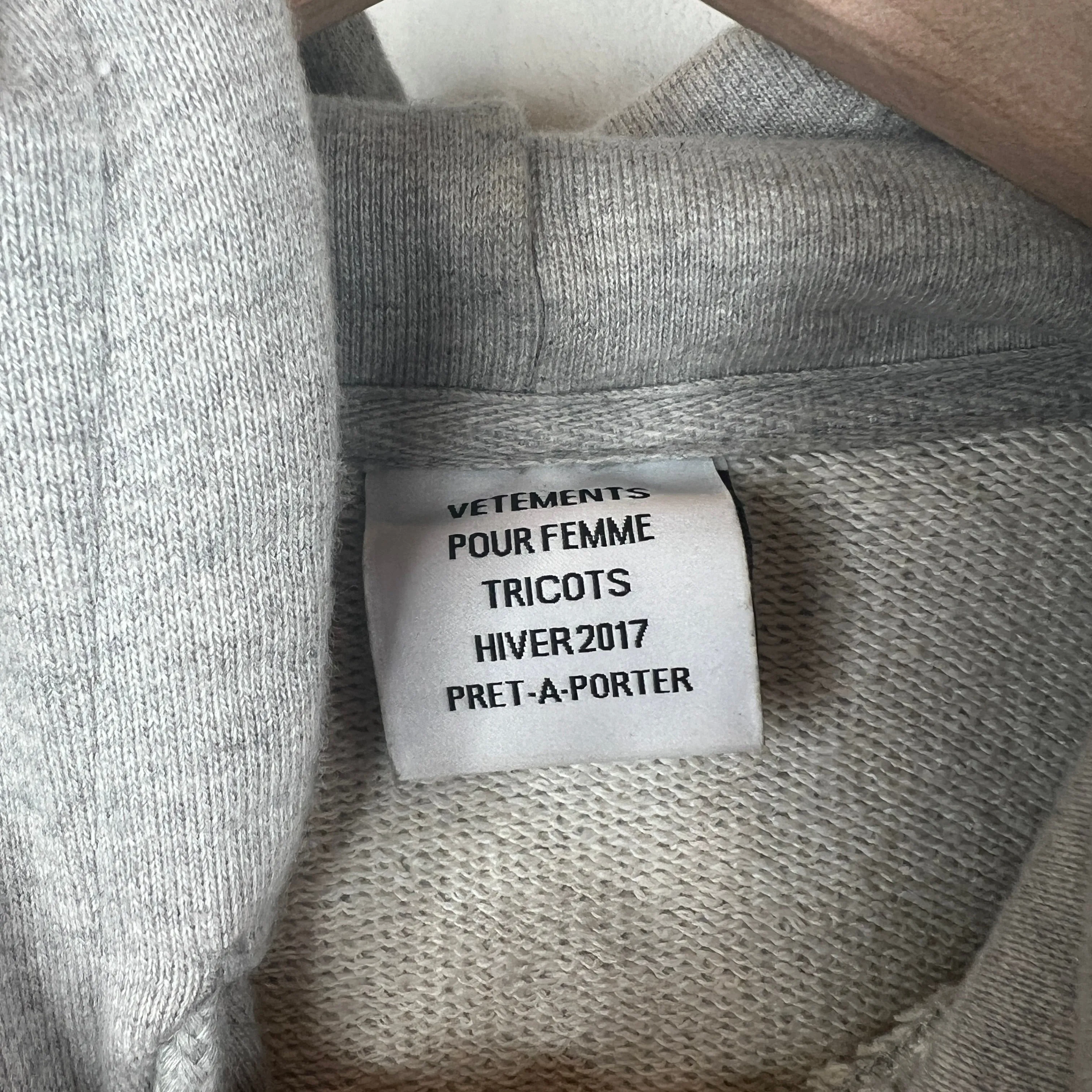 VETEMENTS Unidad Hombres Cropped Hoodie